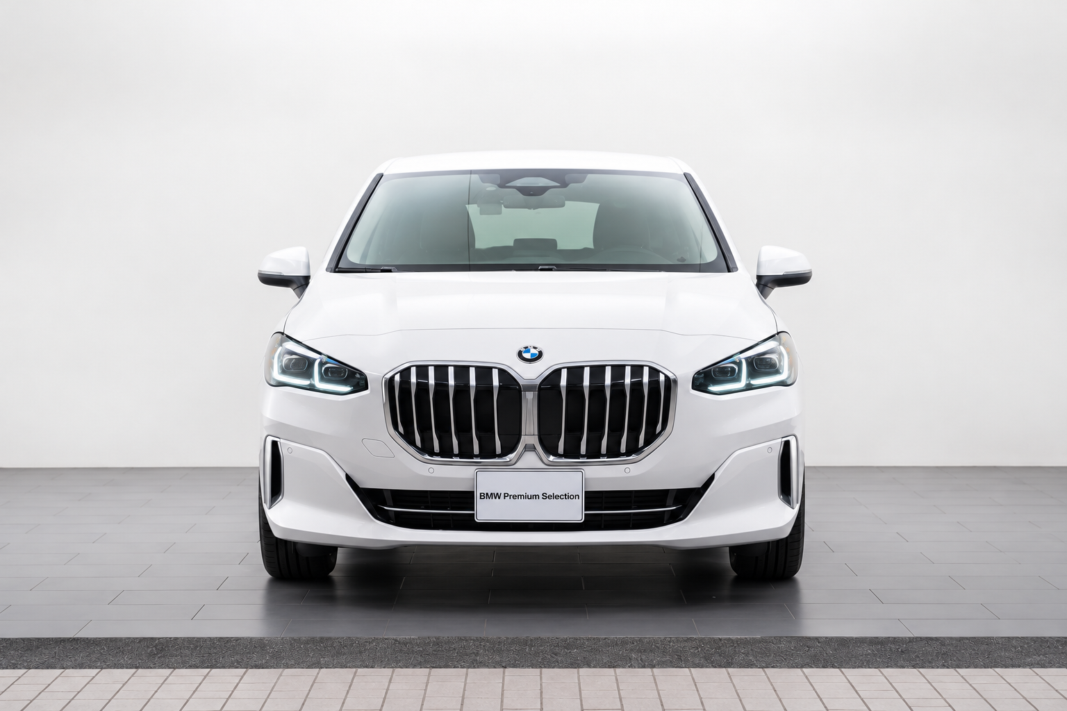 2024 BMW 218i Active Tourer 白色正面車頭實車照