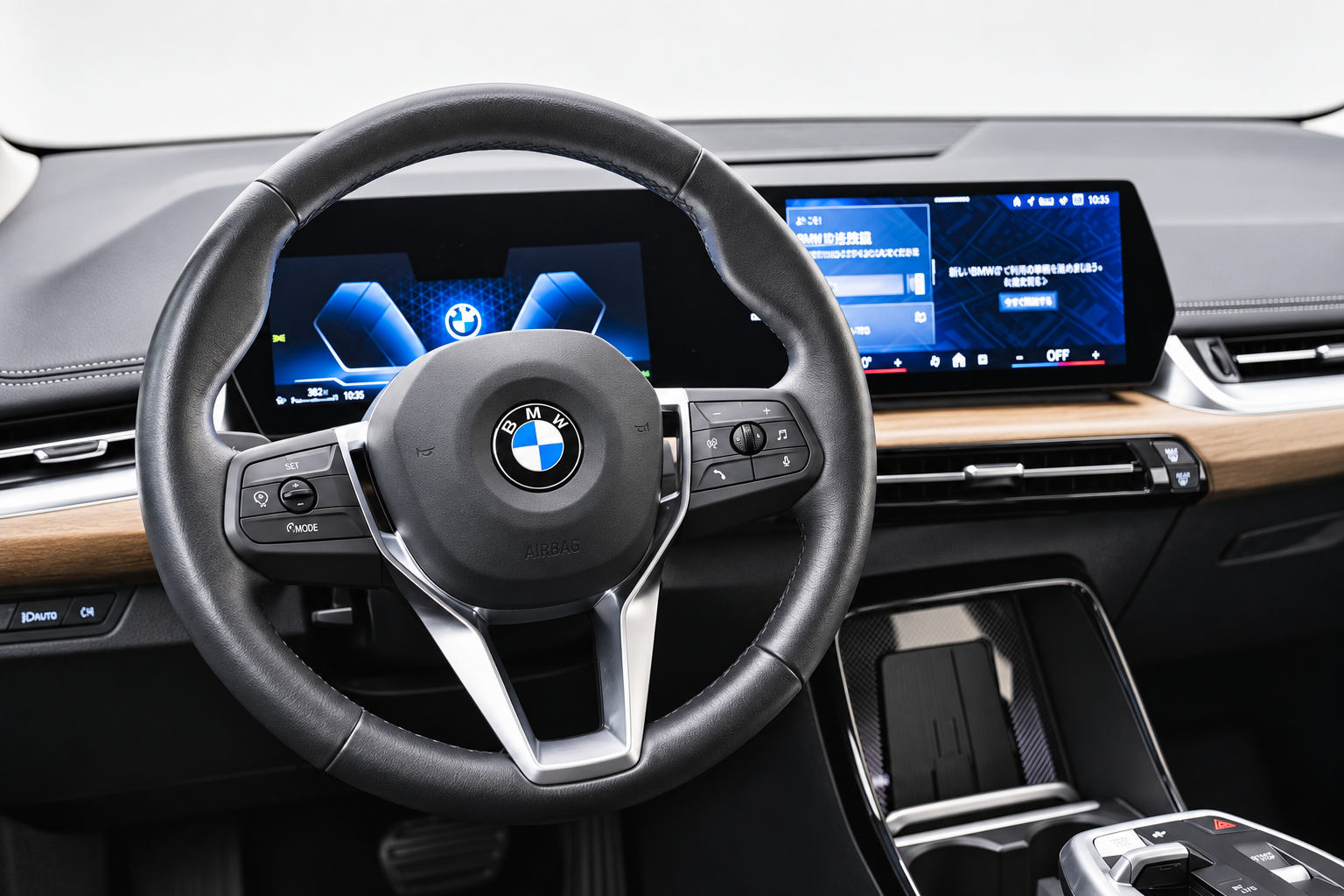 2024 BMW 218i Active Tourer BMW方向盤與雙螢幕實車照